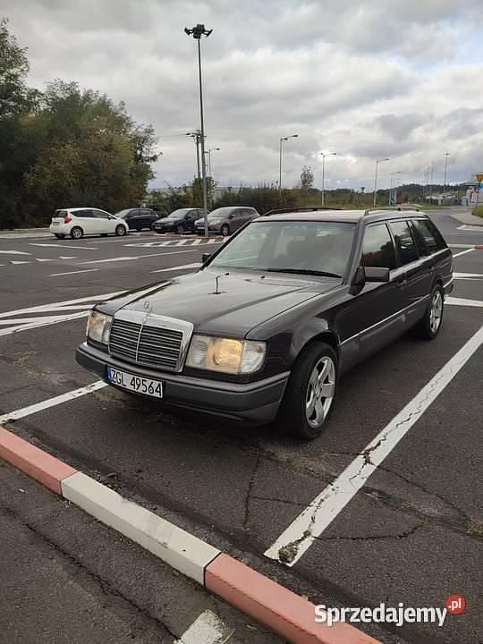 Fioletowy Używany 1991 Mercedes E230 Kombi | 8300 zł - Obraz 1/4