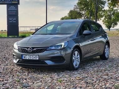 Zielony Używany 2020 Opel Astra Edition Hatchback | 39 975 zł (Dobra cena) - Obraz 1/4