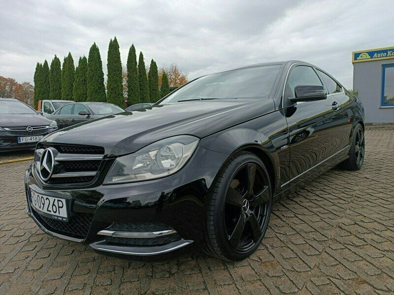 Czarny (metalik) Używany 2011 Mercedes C250 Coupe | 54 500 zł - Obraz 1/4
