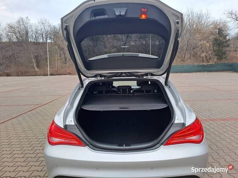 Używany Mercedes CLA180 2015 Srebrny Sedan/Limuzyna