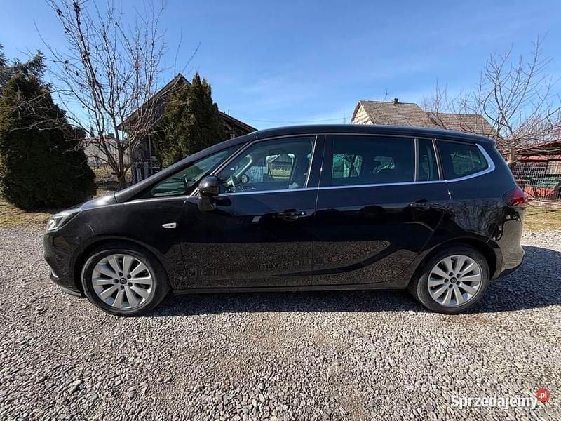Używany Opel Zafira Tourer 2017 Czarny Minivan