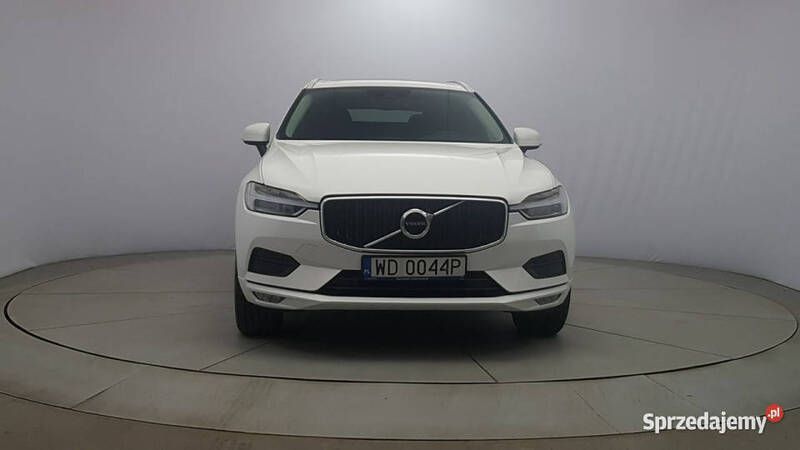 Biały Używany 2020 Volvo XC60 Momentum SUV | 124 850 zł (Uczciwa cena) - Obraz 1/4