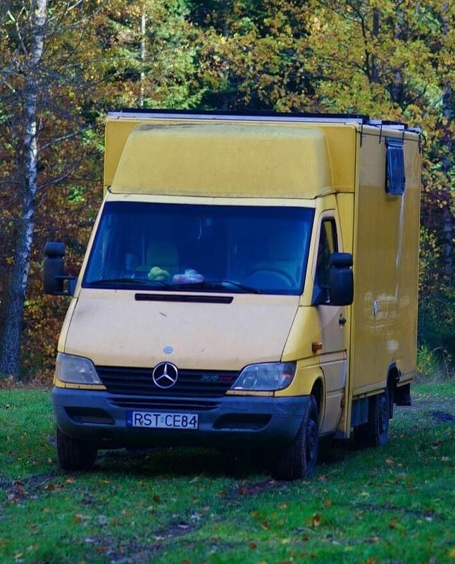 Używany Mercedes Sprinter 2001 Żółtozłoty Van