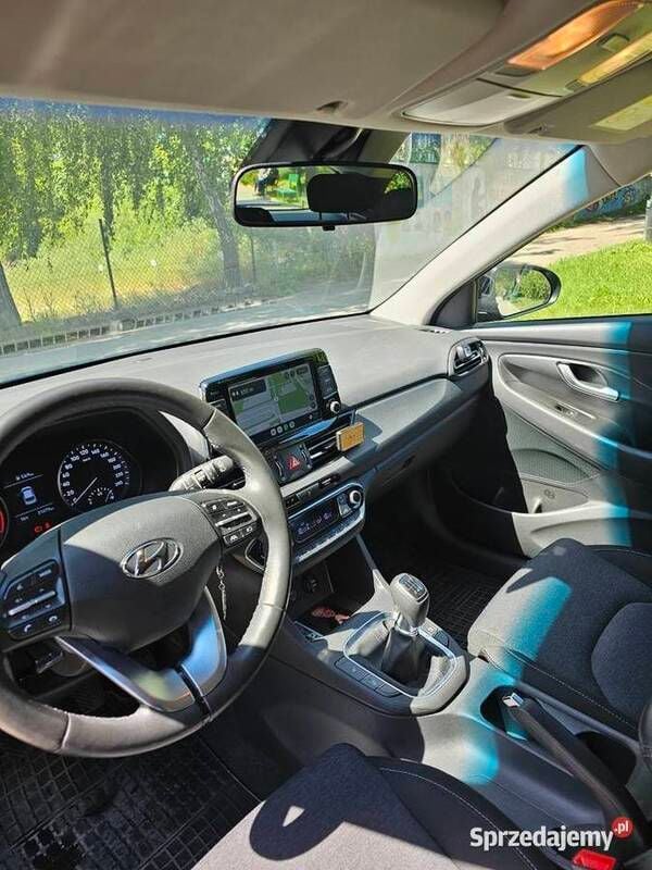 Używany Hyundai i30 120 KM (88 kW) 2022 Granatowy Sedan/Limuzyna