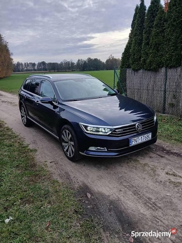 Granatowy Używany 2015 VW Passat Kombi | 58 000 zł (Uczciwa cena) - Obraz 1/4