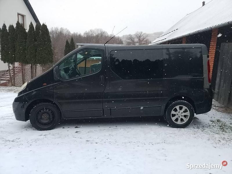 Czarny Używany 2007 Opel Vivaro Minivan | 26 900 zł (Uczciwa cena) - Obraz 1/4