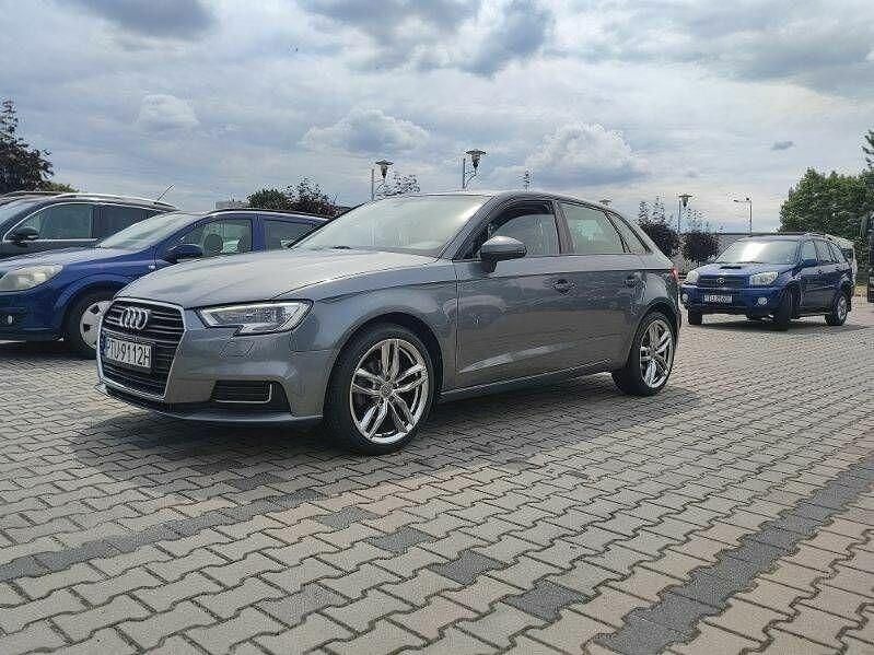 Szary Używany 2017 Audi A3 Hatchback | 53 900 zł (Uczciwa cena) - Obraz 1/4