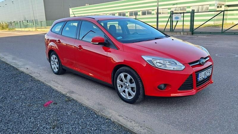 Używany Ford Focus 101 KM (74 kW) 2012 Czerwony Kombi