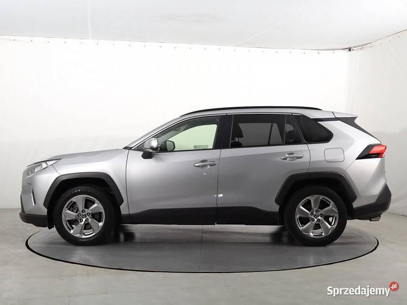 Używany Toyota RAV4 175 KM (128 kW) 2019 Srebrny SUV