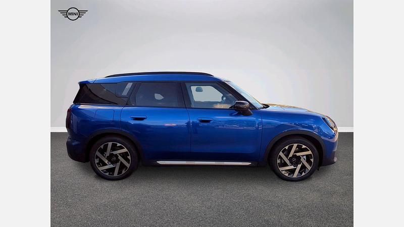 Używany Mini Countryman 225 kW (306 KM) 2024 Blazing blue metalizowany SUV