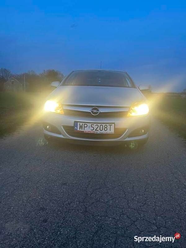 Używany Opel Astra GTC 2005 Srebrny Coupe