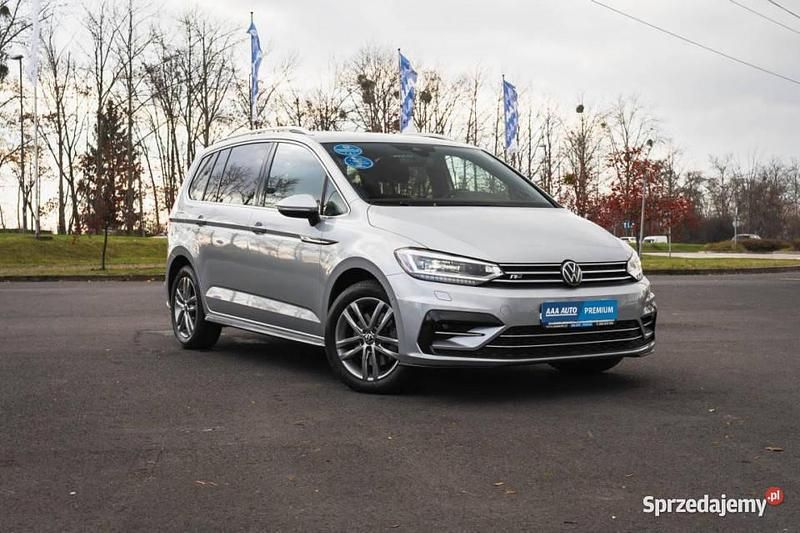 Srebrny Używany 2024 VW Touran Minivan | 142 999 zł - Obraz 1/4