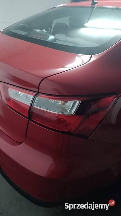 Używany Kia Rio 2016 Czerwony Hatchback
