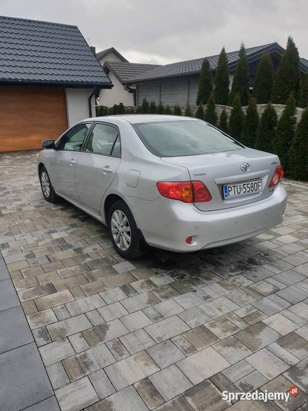 Używany Toyota Corolla 2008 Srebrny Sedan/Limuzyna