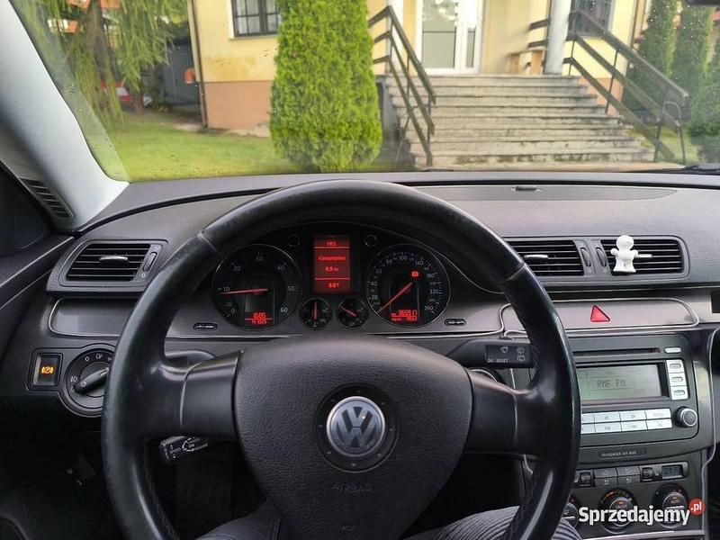Czarny Używany 2006 VW Passat Kombi | 8700 zł (Uczciwa cena) - Obraz 1/4