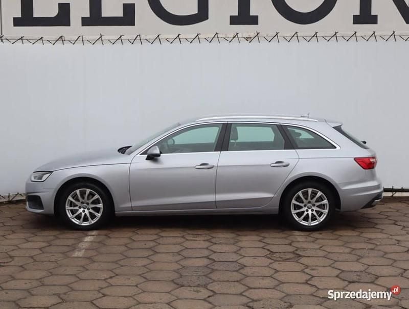 Używany Audi A4 2020 Srebrny Kombi