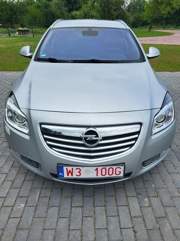 Srebrny Używany 2013 Opel Insignia Sport Kombi | 21 900 zł (Dobra cena) - Obraz 1/4
