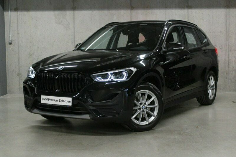 Czarny (metalik) Używany 2021 BMW X1 SUV | 159 900 zł - Obraz 1/4