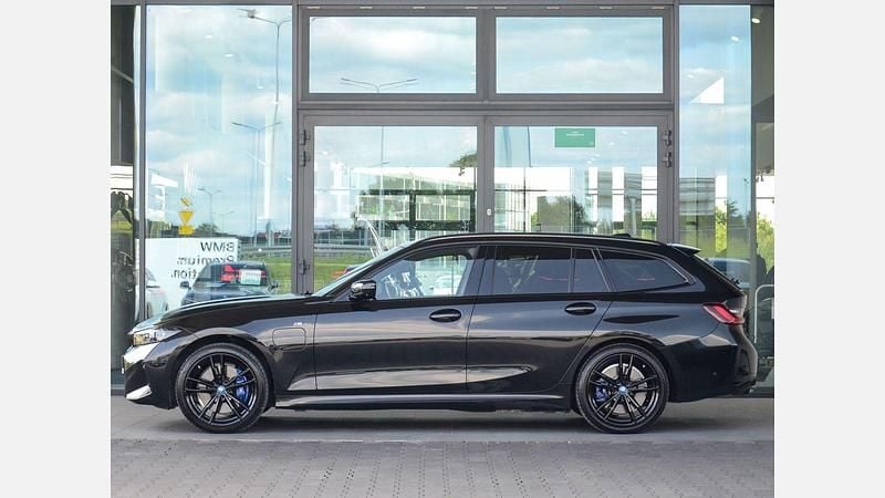 Używany BMW 330e Comfort Edition 292 KM (214 kW) 2023 Black sapphire metallic metalizowany Kombi