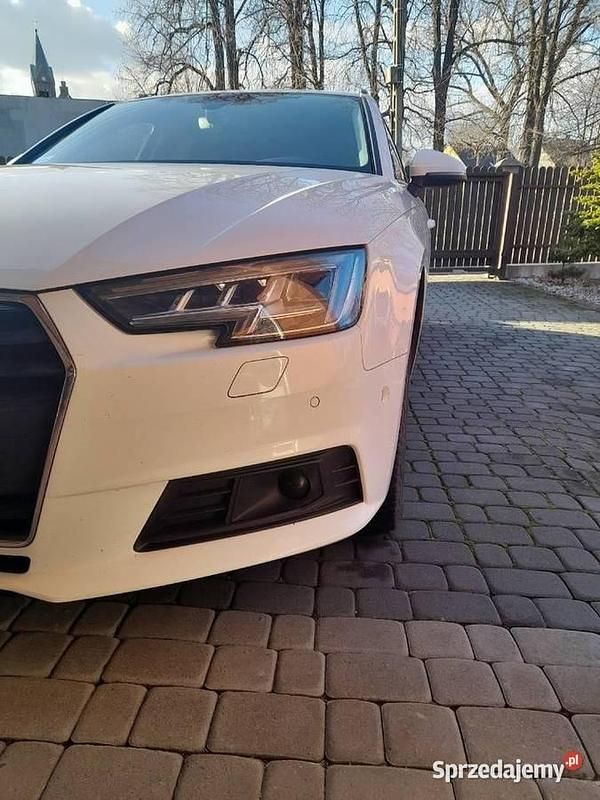 Biały Używany 2017 Audi A4 Ambiente Kombi | 74 900 zł (Dość drogi) - Obraz 1/4