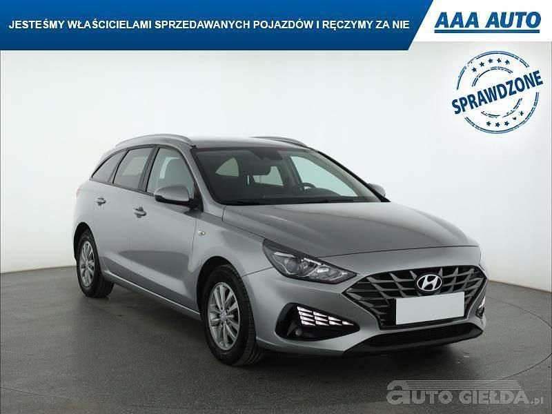 Używany Hyundai i30 120 KM (88 kW) 2022 Srebrny