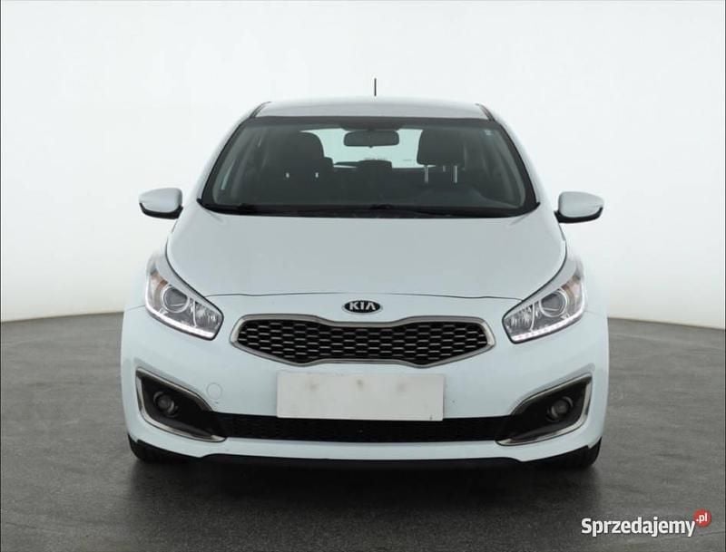 Biały Używany 2017 Kia Ceed Hatchback | 36 999 zł (Dobra cena) - Obraz 1/4