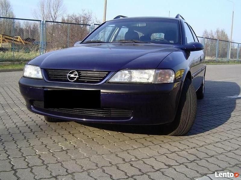 Granatowy Używany 1998 Opel Vectra Kombi | 5000 zł - Obraz 1/4