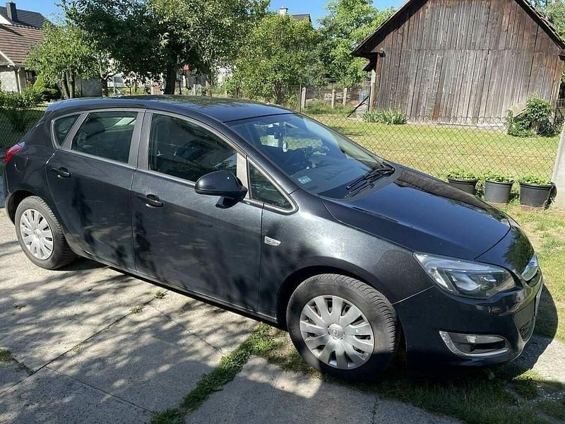 Czarny Używany 2013 Opel Astra Hatchback | 20 000 zł (Uczciwa cena) - Obraz 1/4