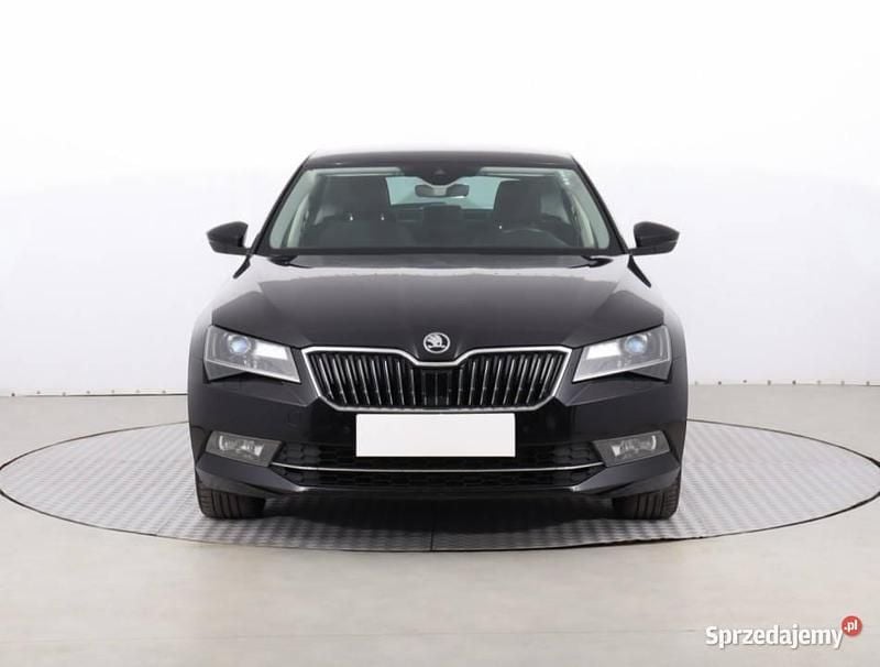 Czarny Używany 2016 Skoda Superb Sedan/Limuzyna | 71 999 zł (Dobra cena) - Obraz 1/4