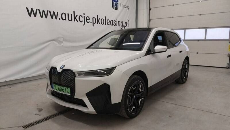 Biały Używany 2022 BMW iX SUV | 315 000 zł - Obraz 1/4