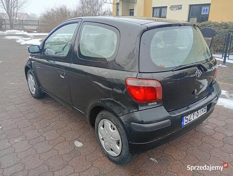 Czarny Używany 2002 Toyota Yaris Hatchback | 2900 zł (Super Cena) - Obraz 1/4