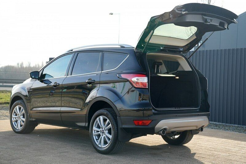 Używany Ford Kuga 180 KM (132 kW) 2020 Czarny (metalik) SUV