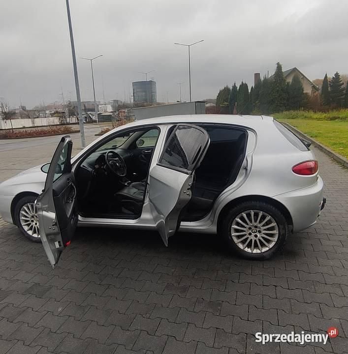 Srebrny Używany 2006 Alfa Romeo 147 Hatchback | 8500 zł (Dość drogi) - Obraz 1/4