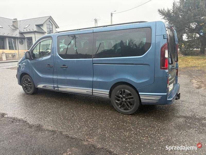 Używany Opel Vivaro 145 KM (106 kW) 2018 Niebieski Minivan
