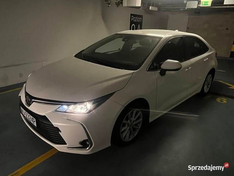 Biały Używany 2022 Toyota Corolla Comfort Sedan/Limuzyna | 79 990 zł (Uczciwa cena) - Obraz 1/4