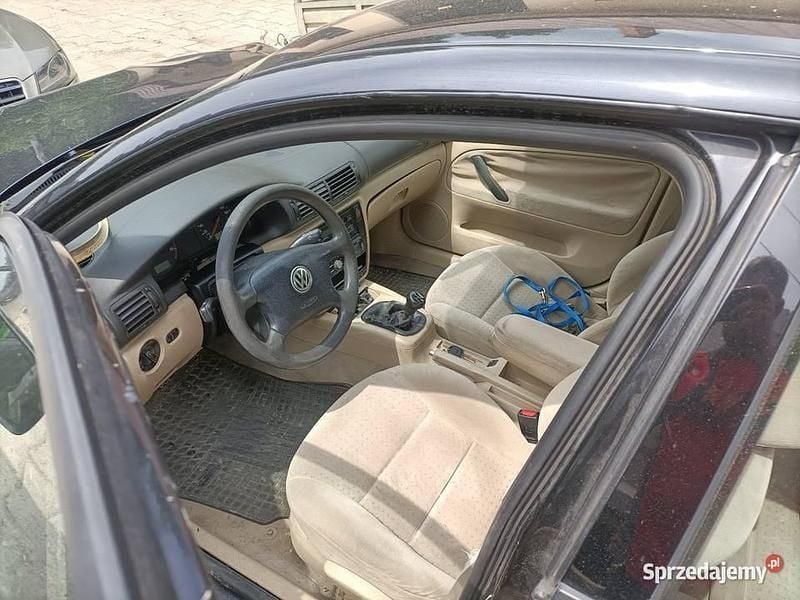 Czarny Używany 1999 VW Passat Sedan/Limuzyna | 1300 zł (Uczciwa cena) - Obraz 1/4