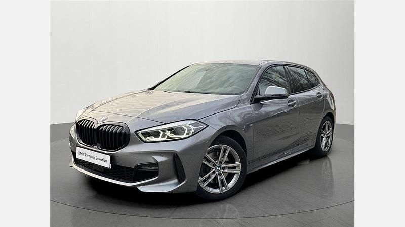 Szary skyscraper m metalizowany Używany 2023 BMW 118 Shadowline Hatchback | 124 900 zł (Drogi) - Obraz 1/3