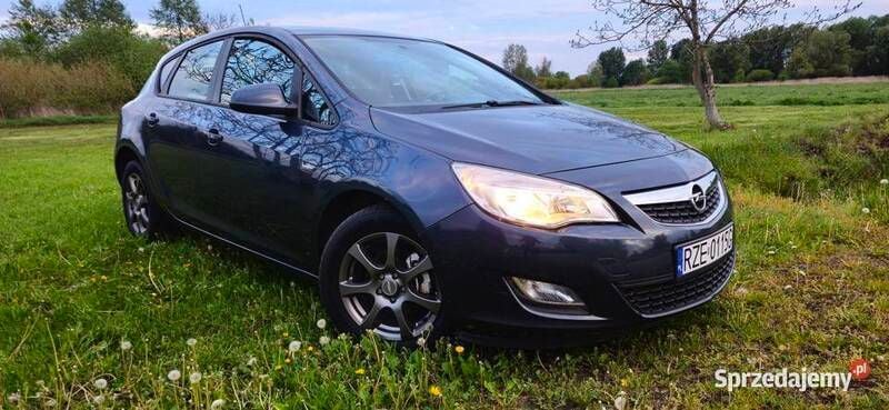 Grafitowy Używany 2010 Opel Astra Hatchback | 18 700 zł (Uczciwa cena) - Obraz 1/4
