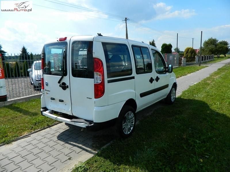 Używany Fiat Doblò 84 KM (61 kW) 2007 Biały Minivan