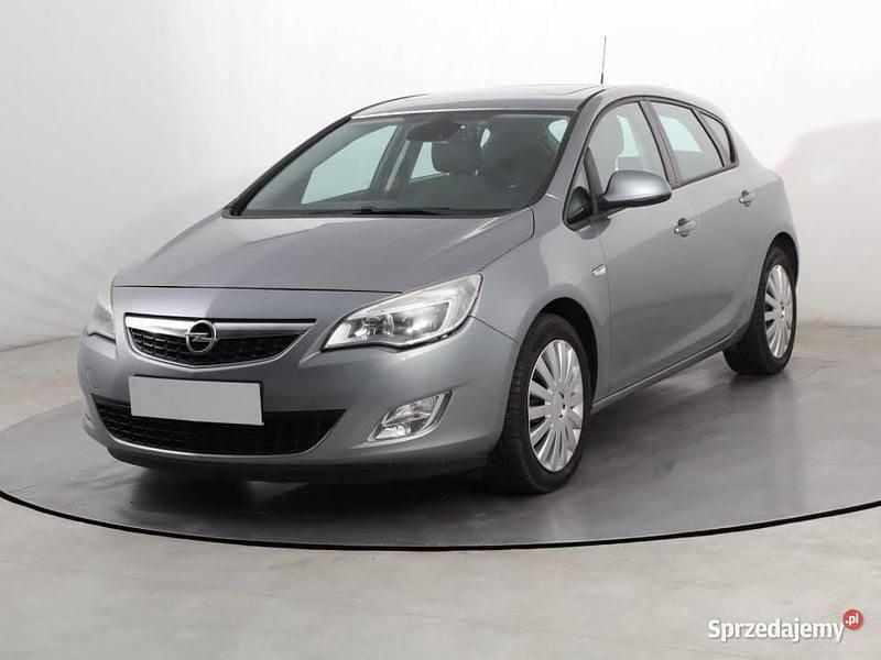 Używany Opel Astra 160 KM (117 kW) 2010 Srebrny Hatchback