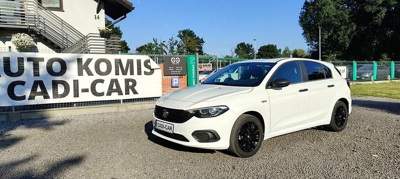 Biały Używany 2020 Fiat Tipo Street Hatchback | 39 900 zł (Super Cena) - Obraz 1/4