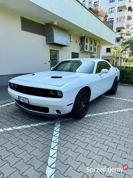 Biały Używany 2015 Dodge Challenger SXT Coupe | 79 900 zł - Obraz 1/4