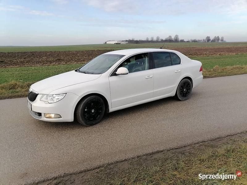 Biały Używany 2009 Skoda Superb Sedan/Limuzyna | 11 900 zł - Obraz 1/4