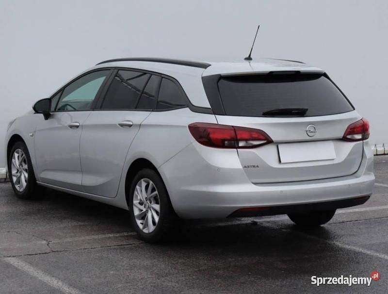Używany Opel Astra 2020 Srebrny Kombi