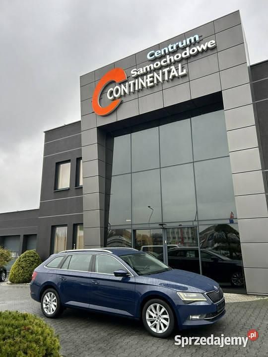 Używany Skoda Superb 150 KM (110 kW) 2017 Niebieski Kombi