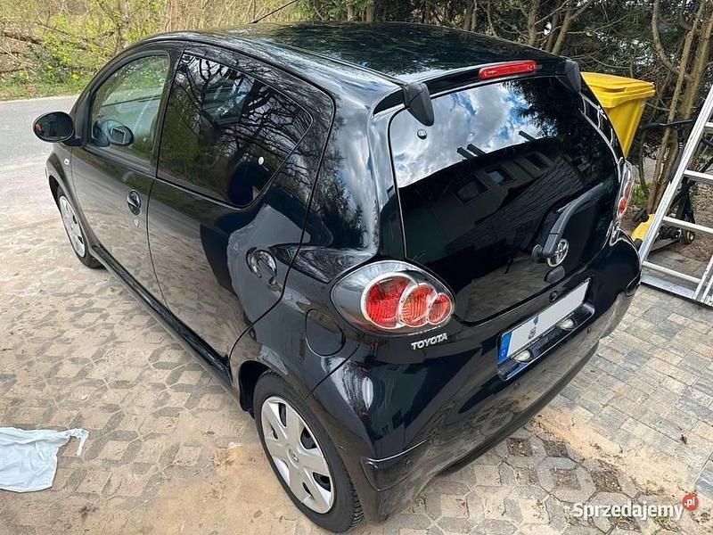 Używany Toyota Aygo 68 KM (50 kW) 2011 Czarny Hatchback