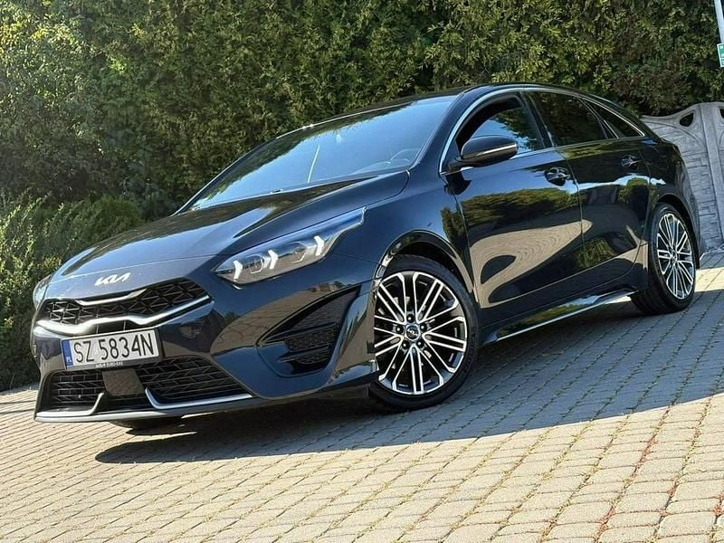 Czarny (metalik) Używany 2021 Kia ProCeed Hatchback | 97 777 zł (Uczciwa cena) - Obraz 1/4