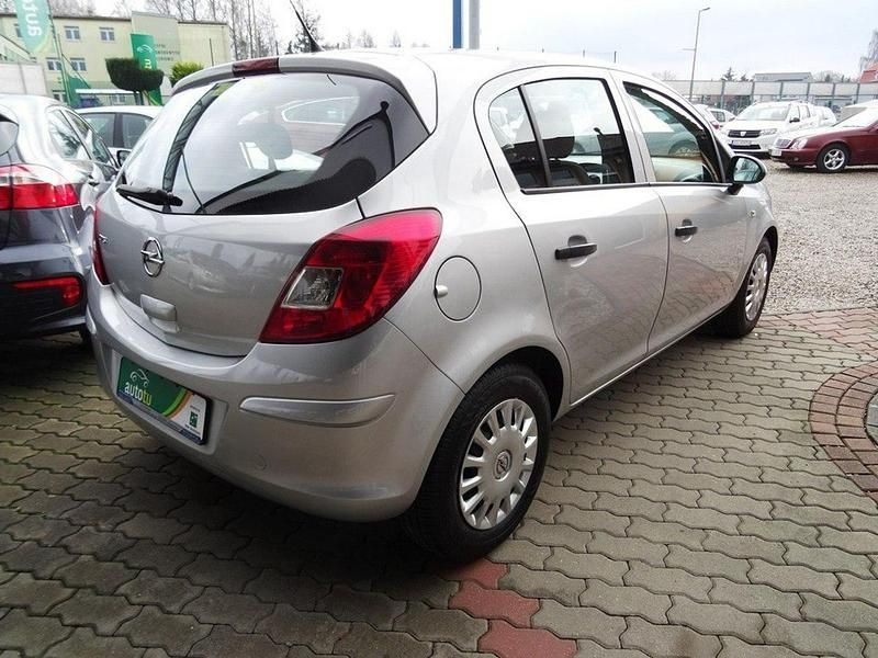 Używany Opel Corsa 85 KM (62 kW) 2014 Srebrny Hatchback
