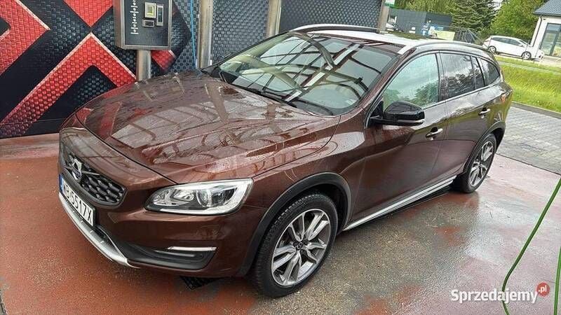 Używany 2018 Volvo V60 CC Kombi | 75 900 zł - Obraz 1/4