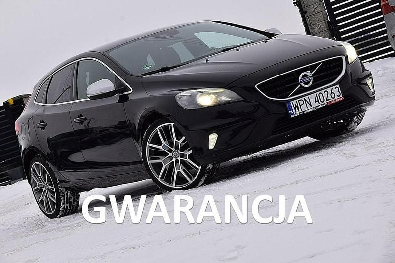 Używany Volvo V40 120 KM (88 kW) 2015 Czarny (metalik) Hatchback